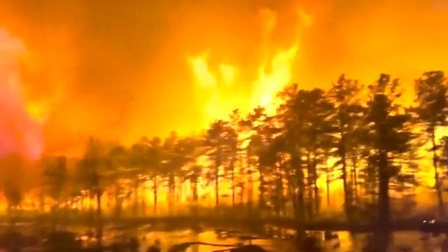 V New Jersey museli kvůli požáru evakuovat tisíce lidí
